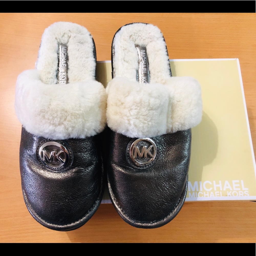 SOLD 🎉MICHAEL KORS Crinkled Metallic Leather